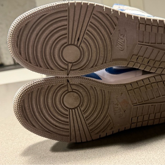 JORDAN 1 RETRO HIGH OG GS
"TRUE BLUE" 4Y - Picture 5 of 7